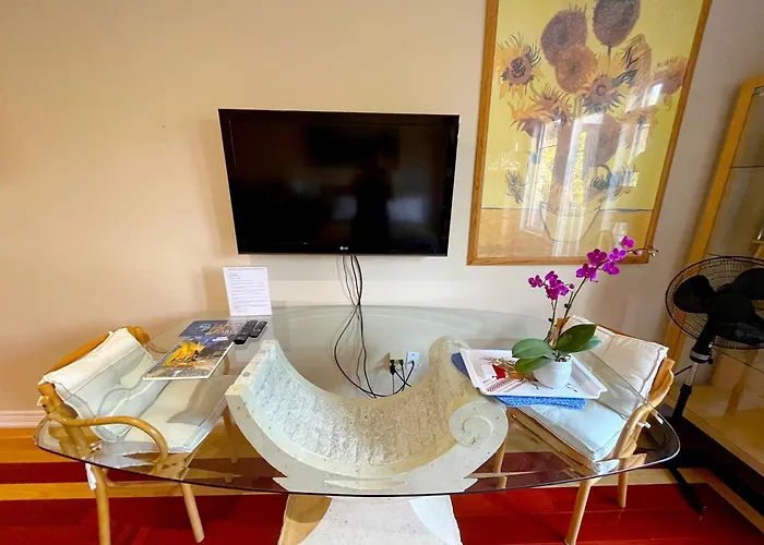 Stunning Rooms In Townhouse Across The Beach