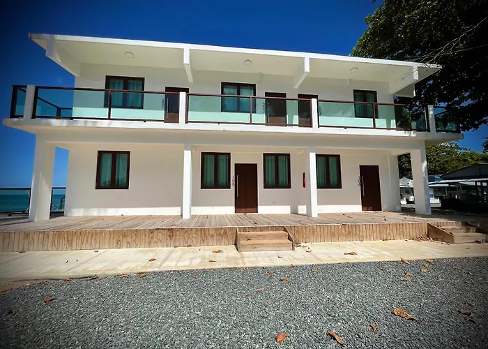 1 Corcega Beachfront Suites