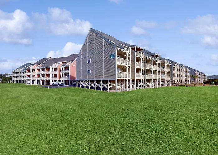 Pelican'S Penthouse: Snowbird Friendly Top-Floor Condo With Ocean View Balcony