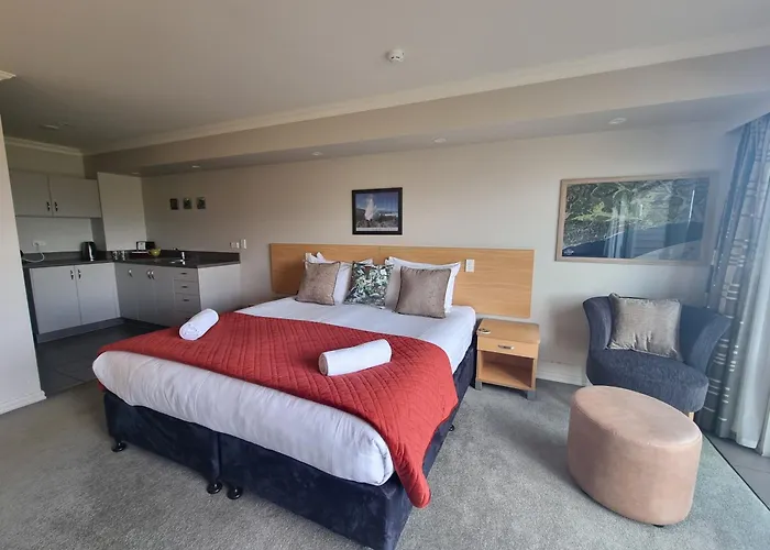 Hotel Lake Brunner