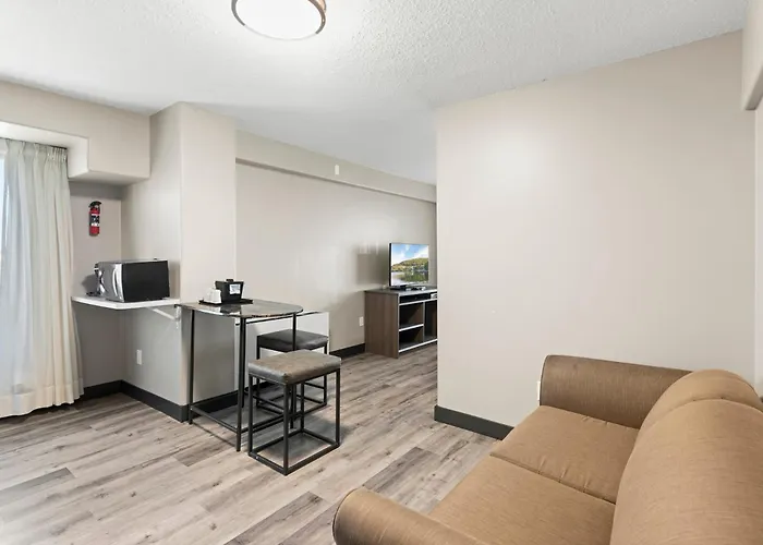 Travelodge Hotel By Wyndham Saskatoon