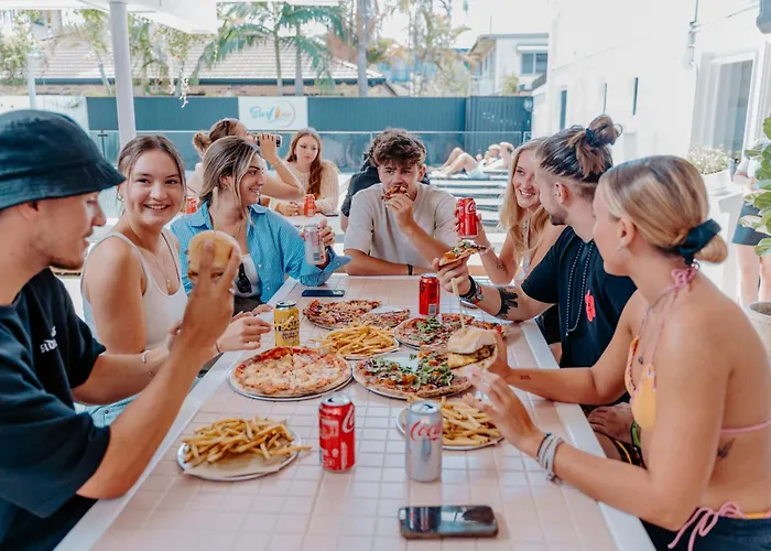 Surf Inn Boutique Backpackers - Free Breakfast