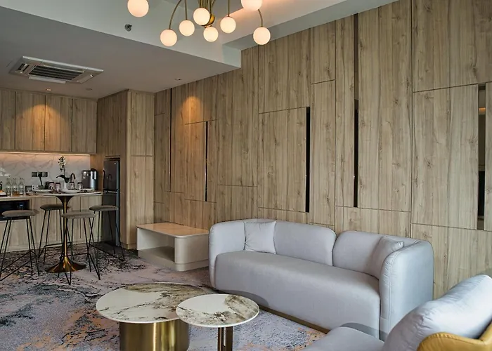 Hompton Hotel By The Beach