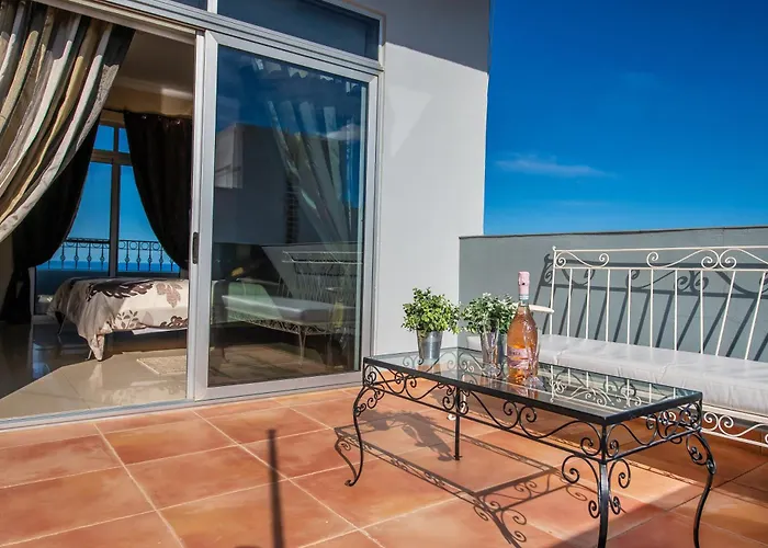 Francis Flats Modern Penthouse