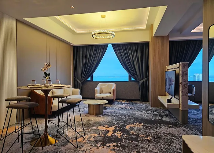 Hompton Hotel By The Beach