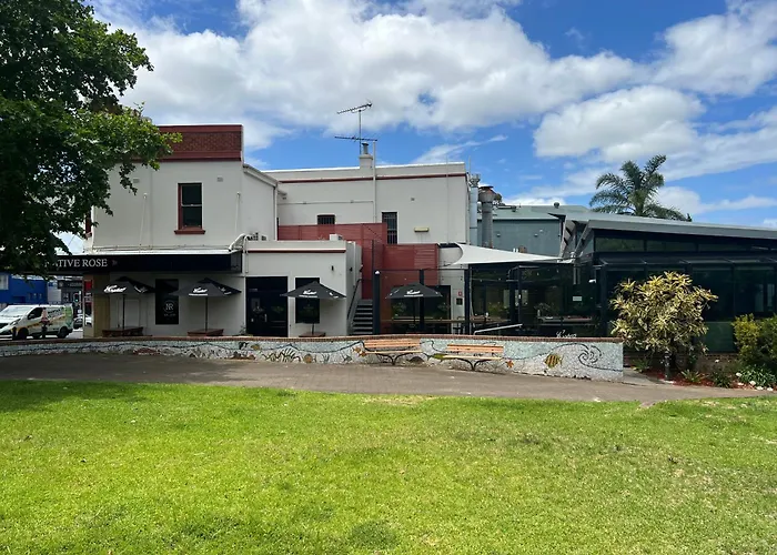 Native Rose Hotel