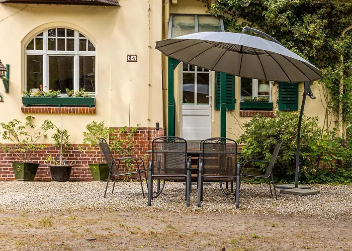 Strandvilla Hubertus Boltenhagen - Ferienwohnungen Apartment mit Parkplatz WLAN Küche Garten Grillplatz Waldbaden