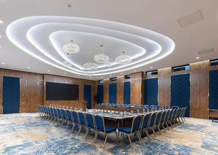 Shamsan Airport Hotel