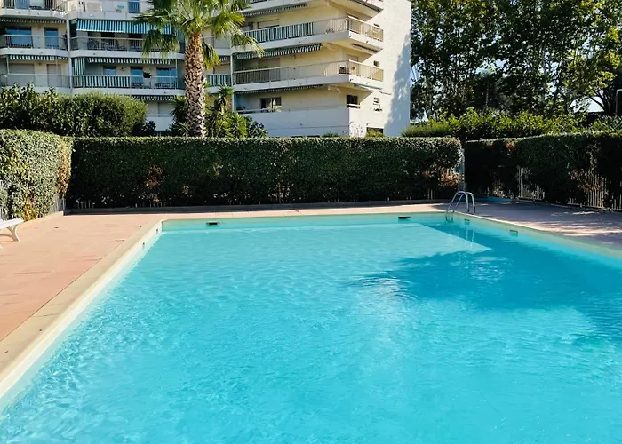 Studio de standing climatisé, avec piscine, proche de la mer