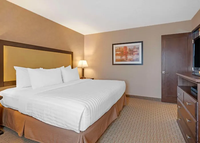 Best Western Plus Emerald Isle Hotel