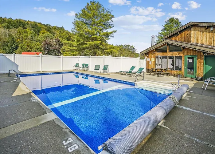 210 Cedarbrook Queen Studio