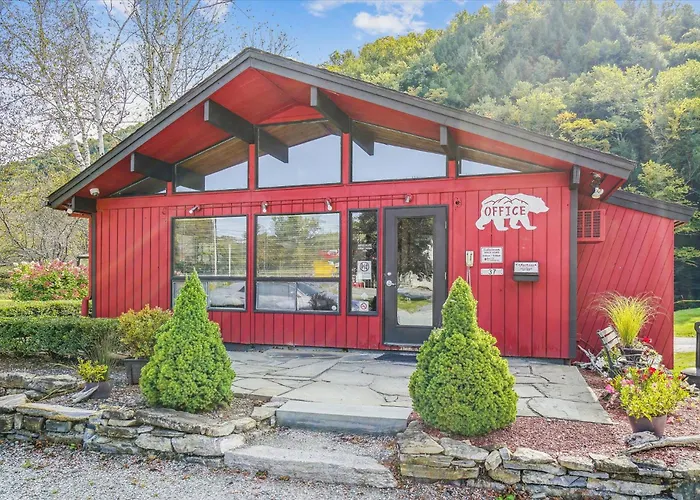 207 Cedarbrook Queen Studio