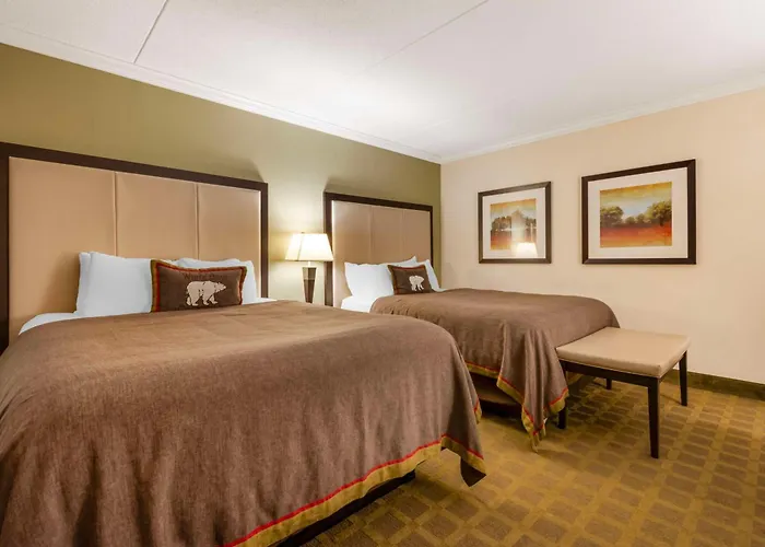 Best Western Plus White Bear Country Inn