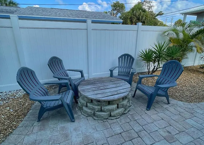 Cozy Canaveral Cottages