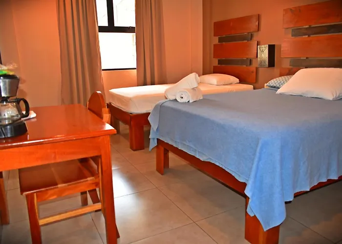 Hotel Cabinas Midey