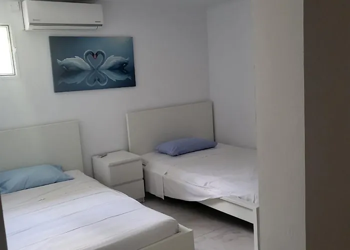 Villa Neyla Four Bedroom Coral Bay Beach Front