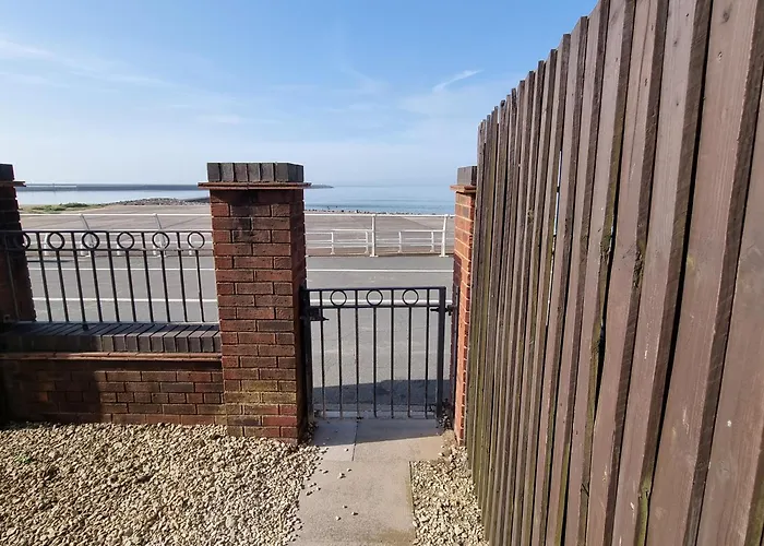 Sea Escape The Tardiis Beachfront Location Aberavon Beach Exclusive Contractor Booking 4 Bed Driveway Parking