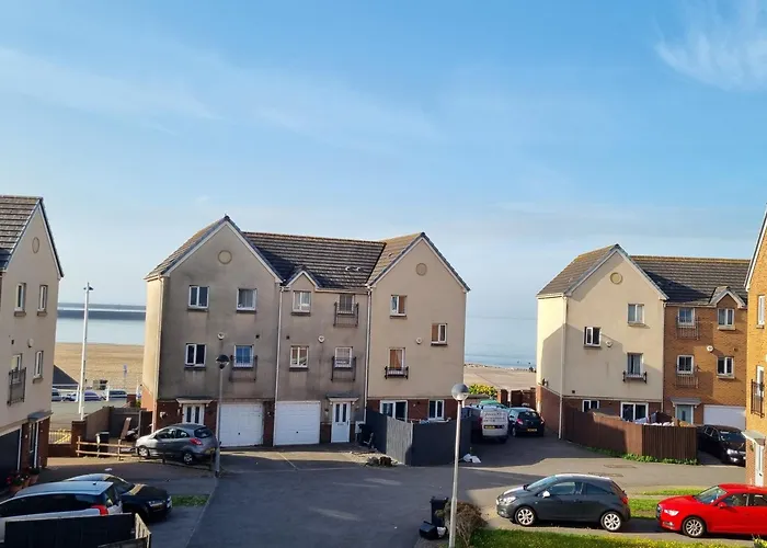 Sea Escape The Tardiis Beachfront Location Aberavon Beach Exclusive Contractor Booking 4 Bed Driveway Parking