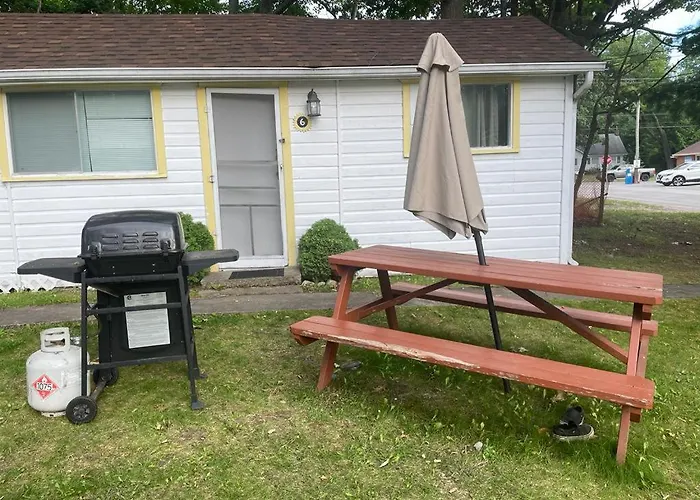 Woodland Cedars Family Cottage Resort
