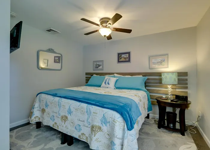 Coastal Getaway W/ Porch, 2 Mi To Niantic Beach!