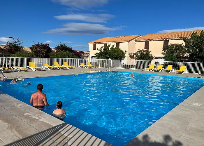 Azur, accès direct plage, piscine, clim, tennis, parking privatif