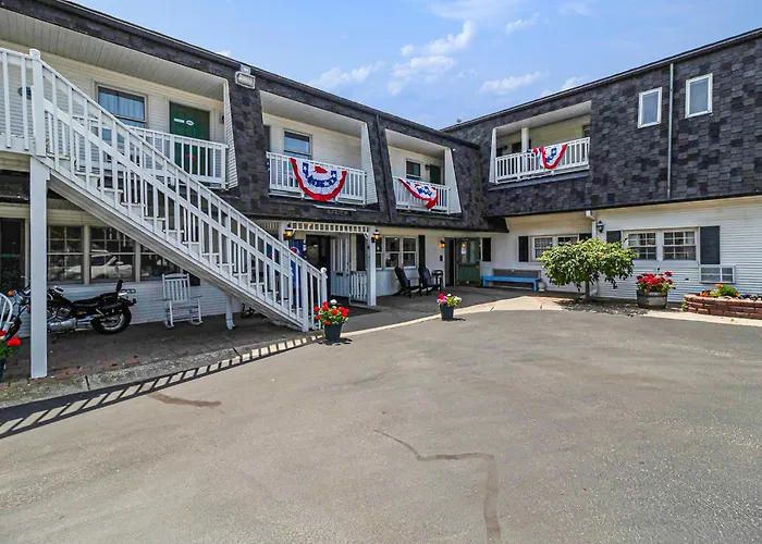 Snyders Shoreline Inn