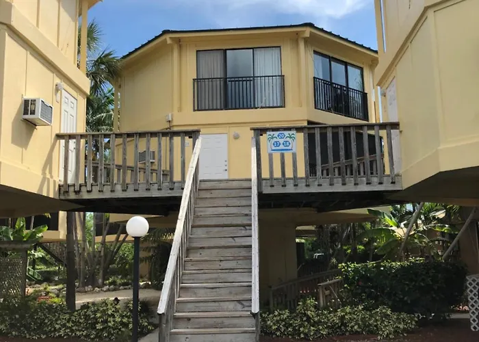Coco Plum Beach & Tennis Club & Marina