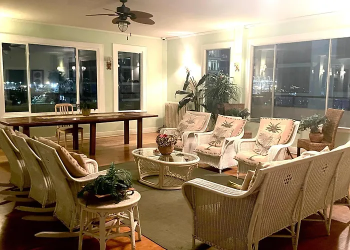 Your Penthouse Ocean View With City Lights And Queen Mary Too