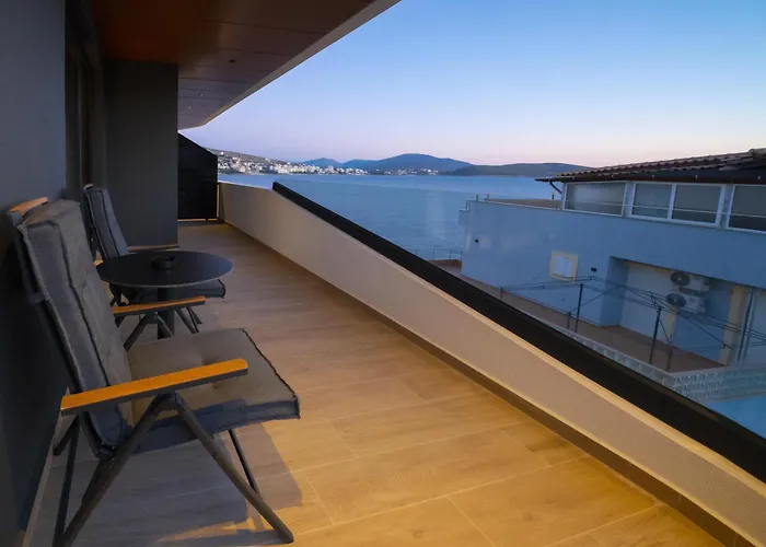 Yacht Premium Hotel