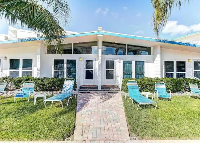 Beachfront Getaway In Siesta Key