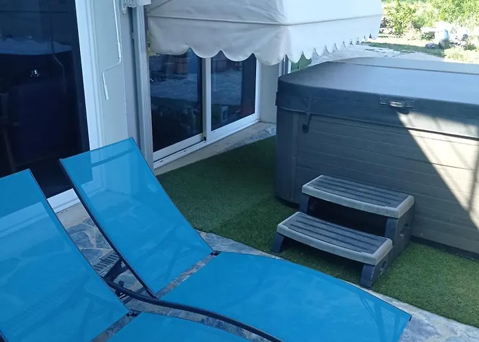 Location Bastia, U Fiumicellu. Vue Mer. Jacuzzi, Barbecue,... Pour 2 personnes