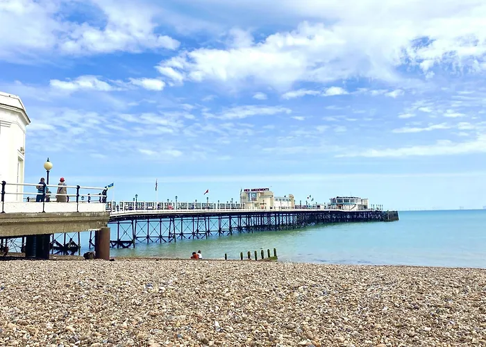 Stunning 2 Bed Apartment Sea Views And Parking