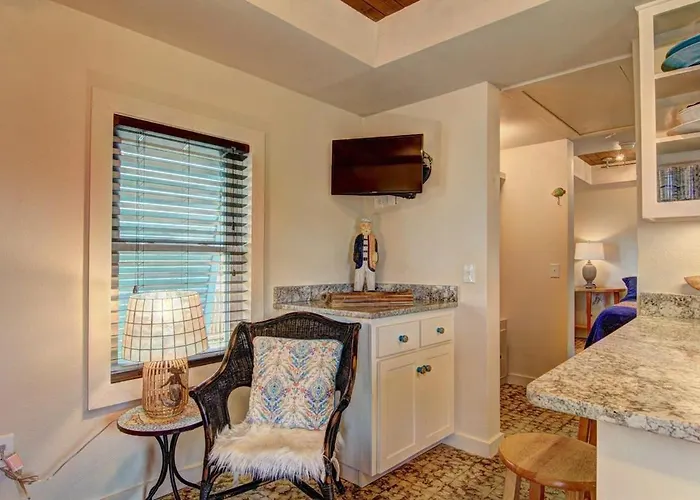 Lorna Beach Cottage At Spanish Village