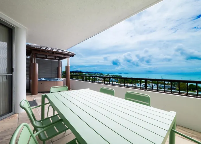 At Water'S Edge Resort