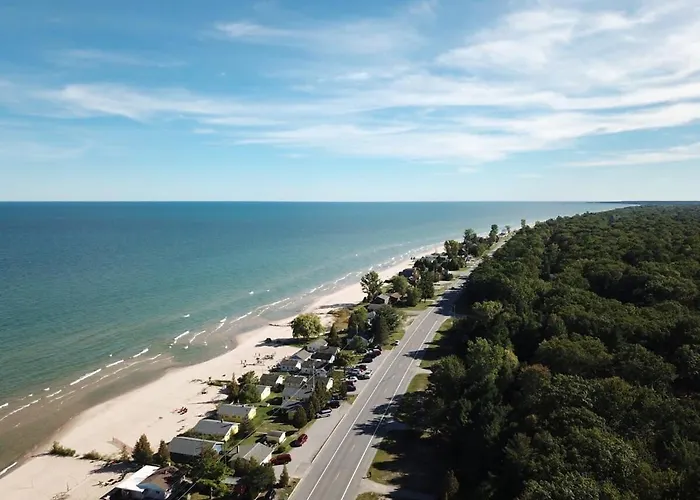 Beach Club Of Oscoda - The Lakeshore Cottage