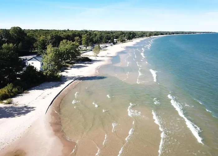 Beach Club Of Oscoda - The Lakeshore Cottage