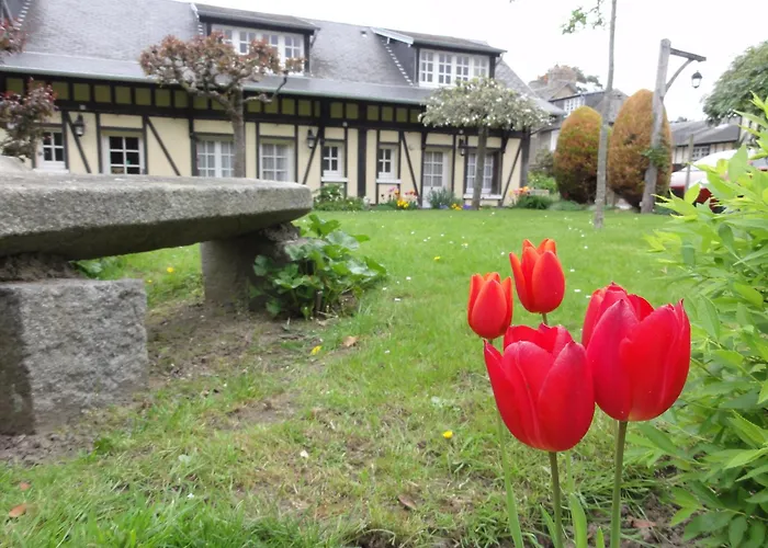 Logis Hotel Restaurant De La Croix D'Or-Avranches