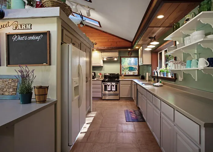 Tree-Lined Home With Hot Tub Firepit & Large Yard