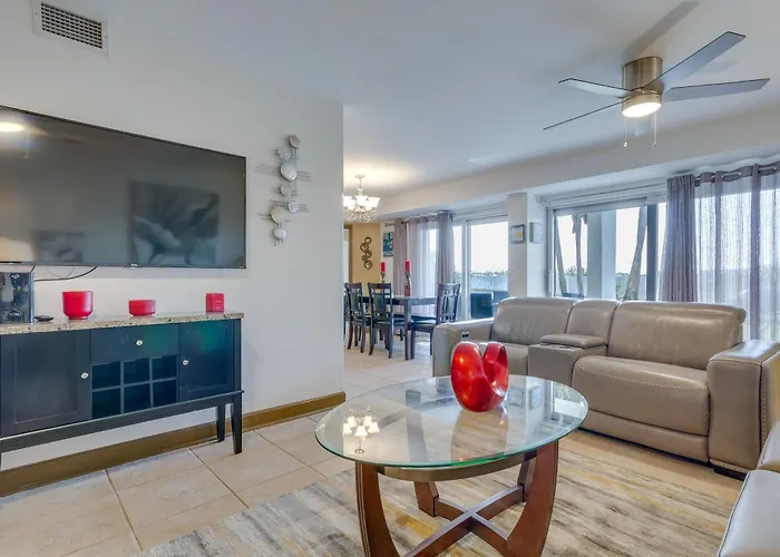 Pensacola Beach Condo W/ Patio & Access To Beach!