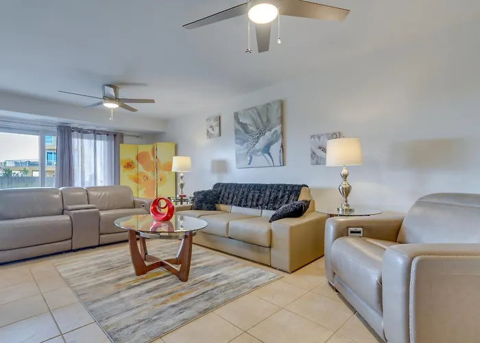 Pensacola Beach Condo W/ Patio & Access To Beach!