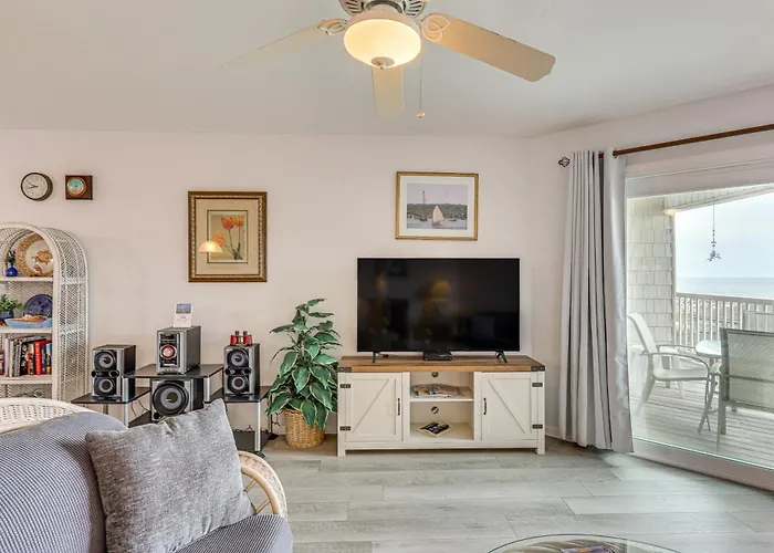 Oak Island Beachfront Condo W/ Community Pool