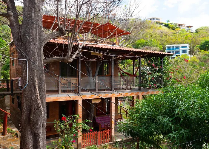 2 Bedroom Apartment With Bay View, Deck And Roof Terrace