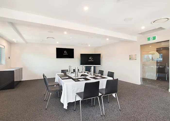 Jephson Hotel & Apartments