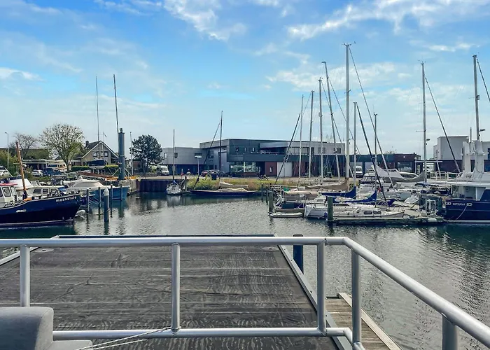 2 Bedroom Lovely Ship In Hellevoetsluis