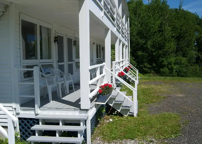 High Tide Inn On The Ocean, Motel And Cottages