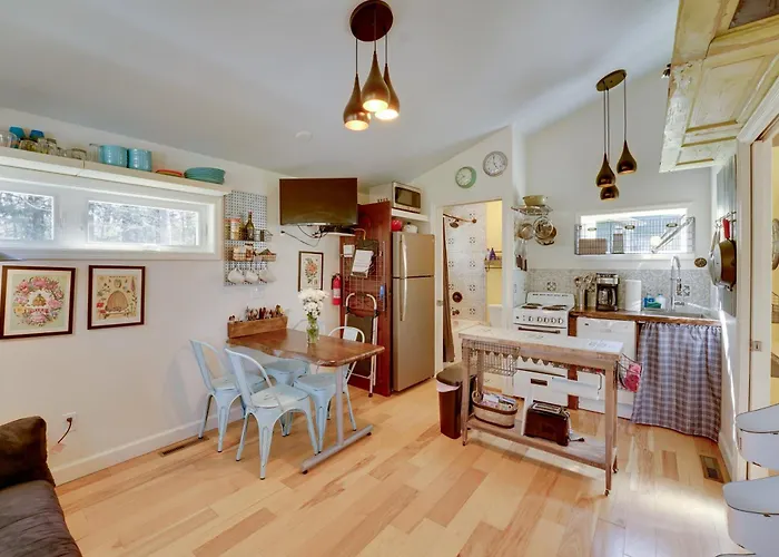 4-Season Gold Coast Cottage, 2 Mi To Winter Sports