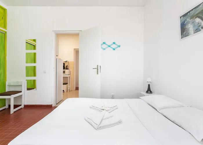 Blife Faro Beach Hostel & Rooms