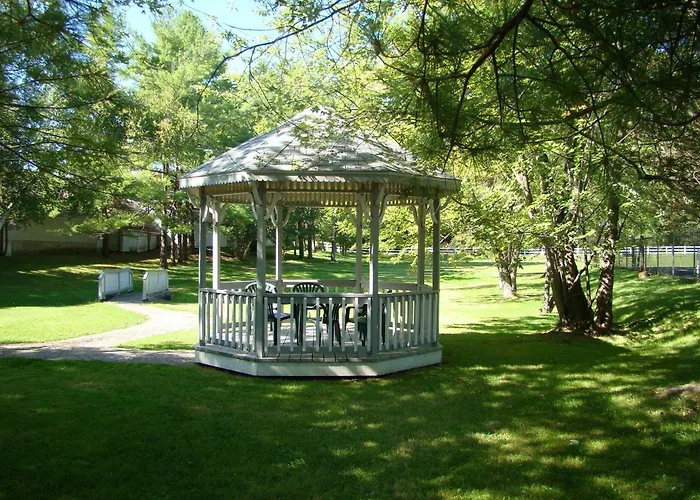 Colonial Resort-1000Islands Gananoque