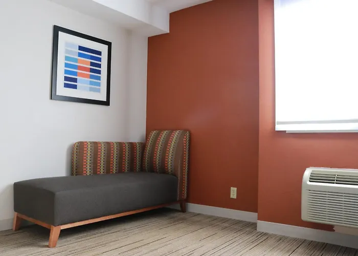Holiday Inn Express & Suites Seattle-Sea-Tac Airport By Ihg