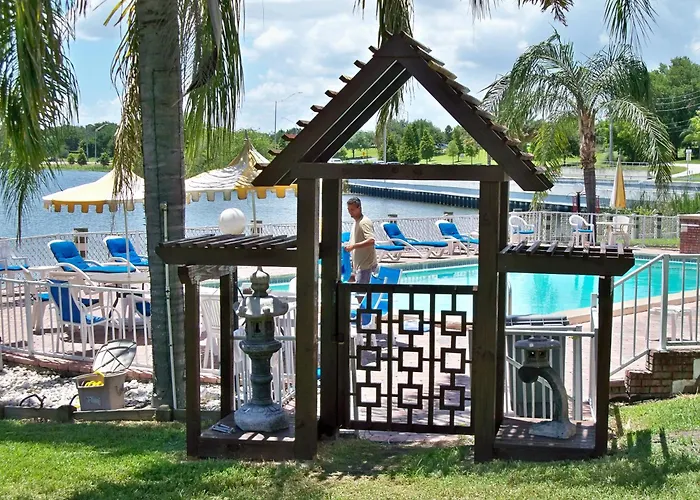 Lake Roy Beach Inn - Winter Haven